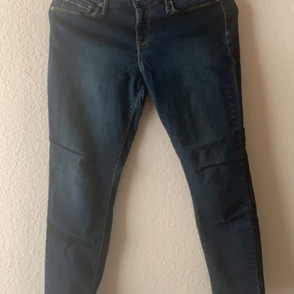 DENIZEN from Levi's Mid-Rise Capri Jeans